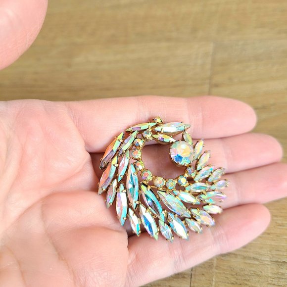 Vintage unsigned Sherman Aurora Borealis Rhinestones Brooch. Designer Jewelry. - Picture 2 of 7